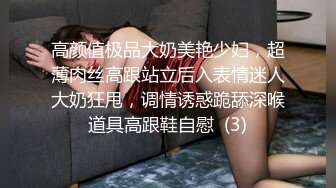 家庭網絡攝像頭被黑TP有點眼熟的大叔與白嫩大波妻子傳教士側位啪啪啪妻子非常配合應該是正室