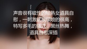   美容院偷拍拿两个负压罐子吸住奶子做丰胸的妹子