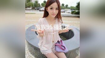 清纯乖巧邻家妹妹新买的学生制服，穿上给大家看，撩起里面穿着连体内裤，掰开粉穴特写，手指扣入表情很享受