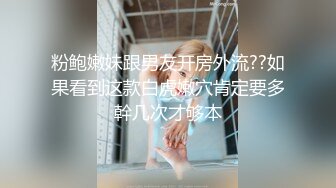 花裙尤物换上空姐制服有那味儿了 像新疆美女异域尤物 最美的婴儿肥女神之一