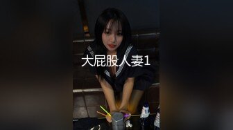 娇俏可人小美女看的心动挡不住一把抱住感受娇躯美妙，鸡巴硬邦邦妹子握住就吞吸按摸，销魂沸腾大力抽送