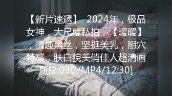 “大老公的硬，能刺激到我的G点，小老公的粗，把我的小BB塞满，不同的肉棒都能带给我不一样的快感，没有孰优孰劣，如果要我选，我希望你们两个综合一下，又硬又粗才是我的最爱。”