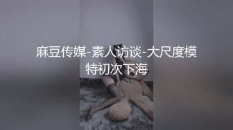 一边足交 我用震动棒塞进逼里