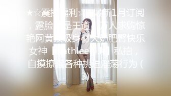 全镜偷窥红衣长裙妹子嘘嘘