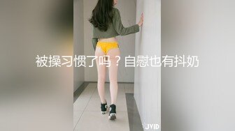  03年清纯嫩妹妹，浴缸里操逼，后入小骚B，逼逼里进水了，转战床上，骑乘位爆草