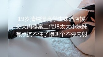    绿帽淫妻 过年疫情没地去叫来两兄弟穿的红红火火过大年 其乐融融 老婆奶子真大 紧紧抓着老公鸡鸡