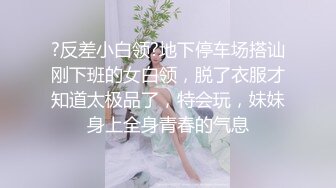 前凸后翘的丰满少妇外围工作者挣钱不容易两位花臂猛男兄弟轮番搞她