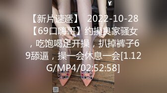 把女友的牛仔裤剪一个洞隔着裤子操她的小嫩B爽翻了