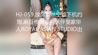 纯欲系尤物美少女，外表清纯文静，干净无毛特写美穴，超粉水嫩多汁，怼在镜头前自摸，让人欲罢不能