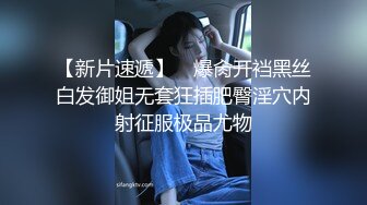 帮刚破除不久的学生妹自慰，还很粉红