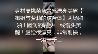 掰开一个少妇B，特色是水多，多到像泡沫般源源不绝涌出那种