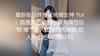 半夜约外围酒店开房身材苗条条纹衫长靴酒吧女服务员被故意把套子射里面了