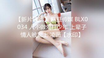 黑客破解监控真实偸拍服装店中年男老板与风韵犹存少妇员工收款台里偸偸打炮内射 崛起翘臀后入很带感