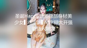 性成瘾美女吃饭到一半，小嘴饿