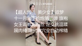 邻居家的尤物少妇欲望浓烈他老公满足不了，妙龄风情白嫩美腿趁机勾搭猛烈操穴输出