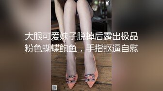 极品半老徐娘性感比基尼，如狼似虎韵味十足轻熟女和炮友无套啪啪做爱，手持镜头深喉吃鸡，操到内射，特写逼逼