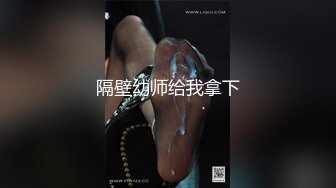 露出达人萍萍-全裸夜探居民楼