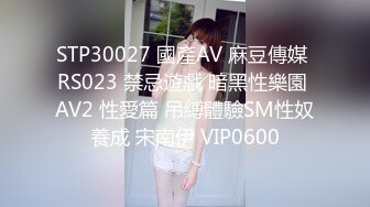 超级洋气的小美女吃鸡好满足