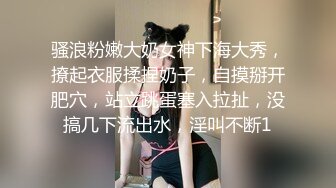  眼镜小哥网约几个骚妹子玩群P，燕肥环瘦黑丝高跟露脸好几个小姐姐换着玩，享受骚逼的交