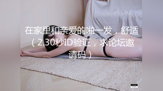 2020新跟拍！便秘的眼镜妹！用力拉屎把阴道口都撑开了