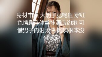 清純漂亮的美女和網友見面吃飯時沒注意被加料帶去開房玩