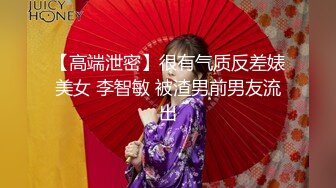 婚房红嫁衣新娘中途打电话聊骚聊完受不了就开始自慰，这么淫荡吧！太反差了！