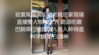 甜美型肉感小少妇自慰诱惑很有韵味，半脱下内衣掏出大奶子，开档丝袜抬起一条腿，掰穴揉搓挺粉嫩