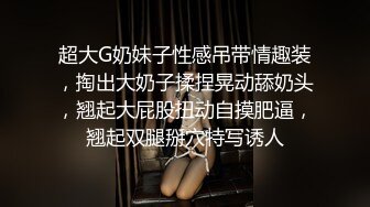 公司厕所偷窥时尚美女设计师抽烟找灵感