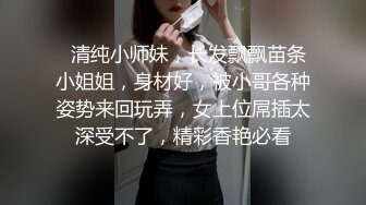 逼毛很多的美女少妇诱惑狼友，听狼友指挥脱光了玩弄骚穴，道具抽插骚逼，让大哥玩弄骚奶子，撅着屁股玩骚逼