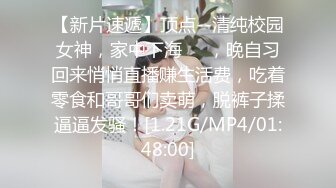  两个小哥调教三个粉嫩萝莉激情大秀，全程露脸好刺激两个舔乳头一个舔鸡巴