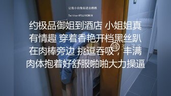 骚浪小娘子跟大哥镜头前激情啪啪，让大哥玩逼吃奶子非常乖巧听话，给大哥口交压在身下爆草抽插，呻吟可射