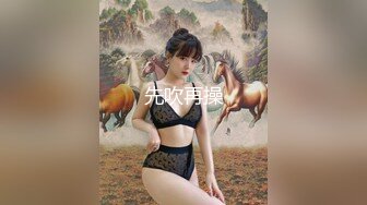 【新片速遞】风骚小少妇酒店3P激情 ！骑乘位操逼大屌插嘴 ！特写视角猛操大屁股 ，小嘴吸吮很享受 ，掰开骚逼尿尿