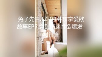 潜入办公楼楼女厕偷拍 黑裙高跟少妇 小B也被操黑了