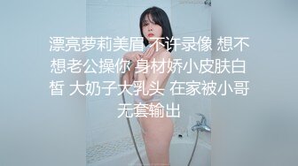 巨乳表妹的罕见骚劲，手握着表哥的肉棒就吃起来，艹得两个奶子摇来摇去！