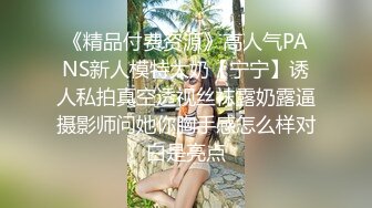 圈内美妖大佬TS秦梦和闺蜜张金金 两大美妖调教富二代，‘贱货，把舌头伸进去，姐妹，你用脚蹬他鸡巴’爽死，两大妖棒吃 第一部！