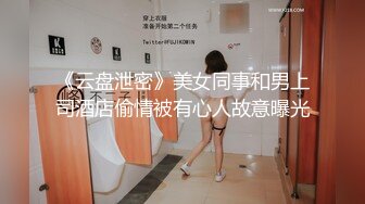 大尺度私拍时被摄影师趁机揩油用道具玩弄嫩穴