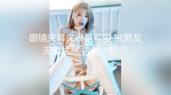 婴儿肥卡哇伊03年萌妹！无毛嫩穴全裸自摸！白皙皮肤贫乳，掰开小穴特写，翘起圆润美臀摇摆