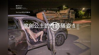 高颜值美少妇长发飘飘白丝情趣装精彩诱惑，奶子很诱人还有纹身，镜头前的妩媚道具塞逼自慰，看表情听呻吟!