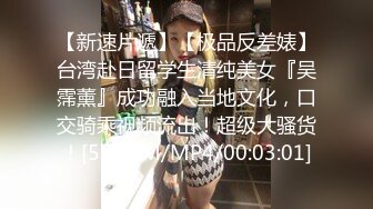 商场女厕偷拍红唇抽烟美女大白臀小肥逼