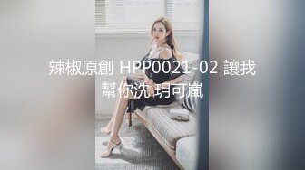 商场女厕全景偷拍几个高颜值美女嘘嘘2 (6)