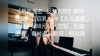 《魔手外购极品CP》美女如云商场女厕逼脸同框偸拍超多年轻小姐姐小少妇方便，透明黑丝内裤一线天馒头逼没拿纸擦逼抖一抖 (5)